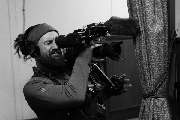 Cameron Segura, Spanish major Alum
Productor de cine, videografo, escritor

Mi licenciatura en español, combinada con mis subespecialidades en filosofía, medios digitales y estudios latinoamericanos, me da una mirada interdisciplinaria que me permite conectar íntima y dinámicamente con las historias que cubro en mi trabajo. De esta manera, me abro a mundos a los que de lo contrario no podría acceder y expresar en su profundidad. 
En tanto cineasta, mi labor es capturar diferentes perspectivas y trasferirlas de una manera significativa a una audiencia más amplia. Me concentro en usar mis habilidades para crear contenido que subrraye situaciones sociales, particularmente en las Américas.    
Más sobre mi trabajo en: https://www.philofilmsandphotos.com/ 
