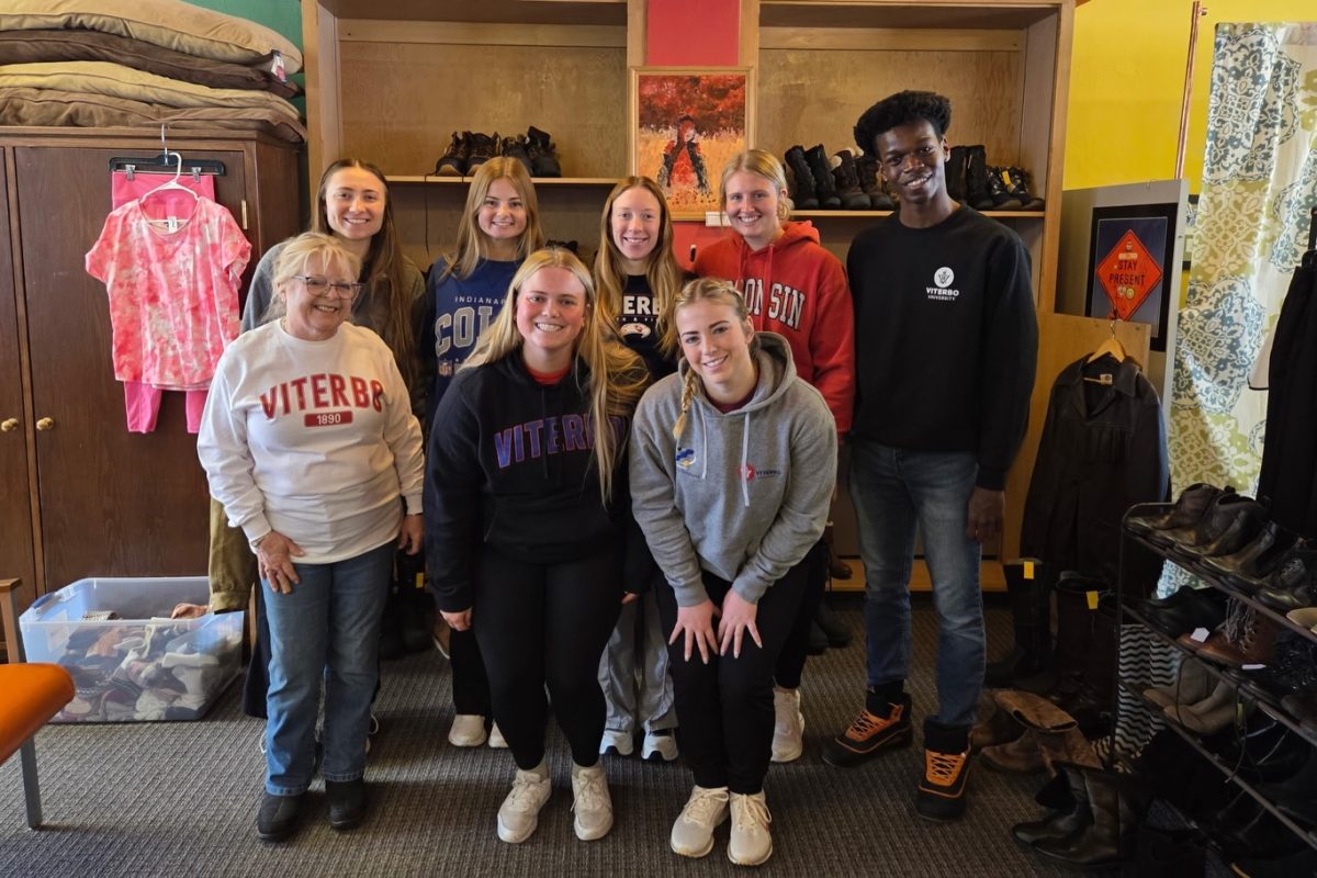Estudiantes de Viterbo durante el Día Martín Luther King de celebración y servicio