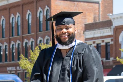 Alcalde Shaundel Washington-Spivey
Edad: 36
Ciudad natal: Milwaukee
Educación:  UWL – Licenciatura en Ciencias Políticas,
Western Tech College  - Maestría en Administración Estudiantil, 
Viterbo University – Maestría en Consejería en Salud Mental  
